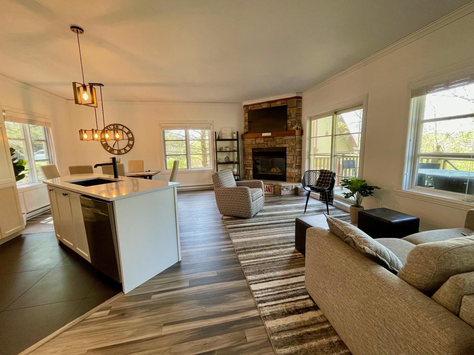 Apartament Le Plateau East By Tremblant Vacations Mont-Tremblant Zewnętrze zdjęcie